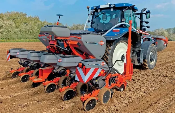 KOSMA_Pneumatic-precision-seed-drills_light tractor_0.jpg