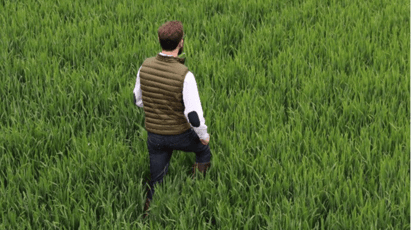 Agriculteur-tour-de-plaine